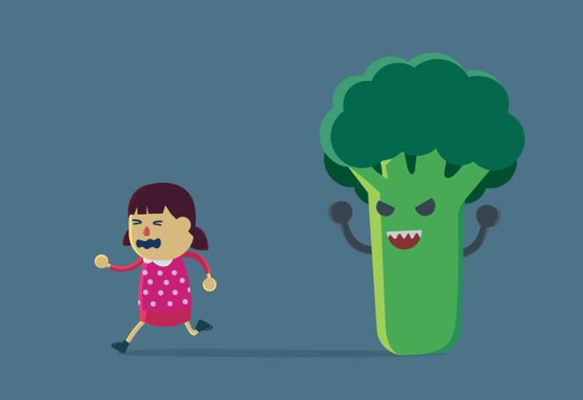 一个女孩从一根看起来很吓人的花椰菜茎边跑开的插图.